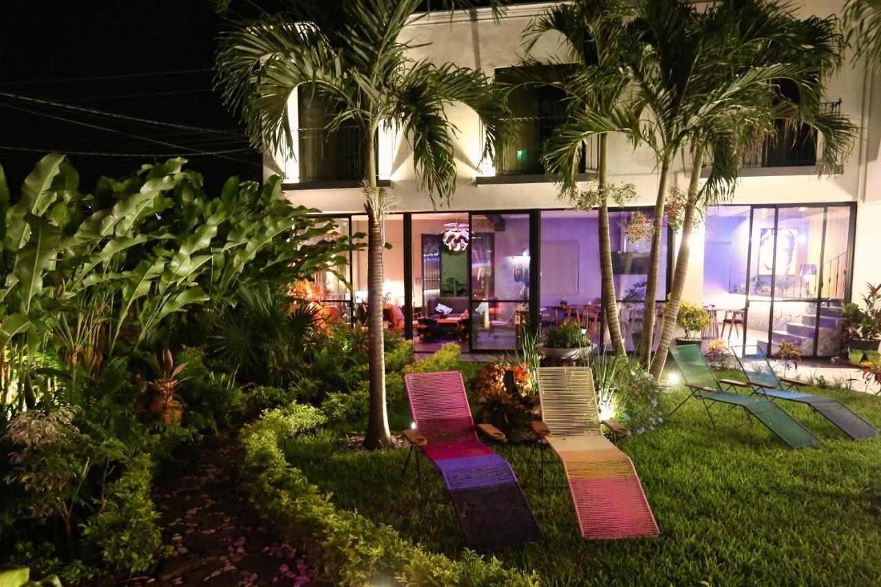 Hotel Casa Chukum Bacalar Exteriér fotografie The garden at the hotel